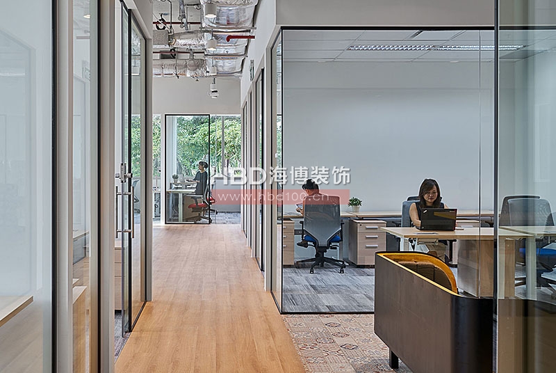 辦公室裝修設(shè)計,簡約辦公室裝修,廣州裝修設(shè)計公司,輕松辦公室裝修.jpg